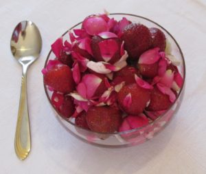Erdbeeren und Rosen, Inbild von Genuss und sinnlicher Hingabe